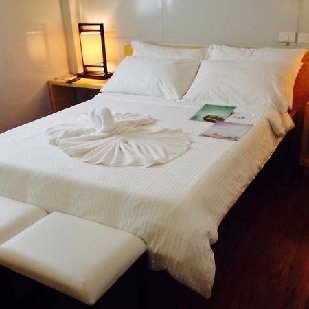 Shore Time Hotel - Annex Balabag  Esterno foto