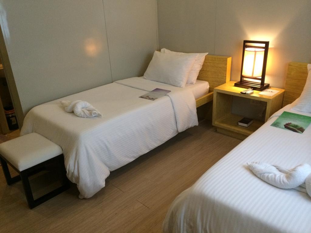 Shore Time Hotel - Annex Balabag  Esterno foto