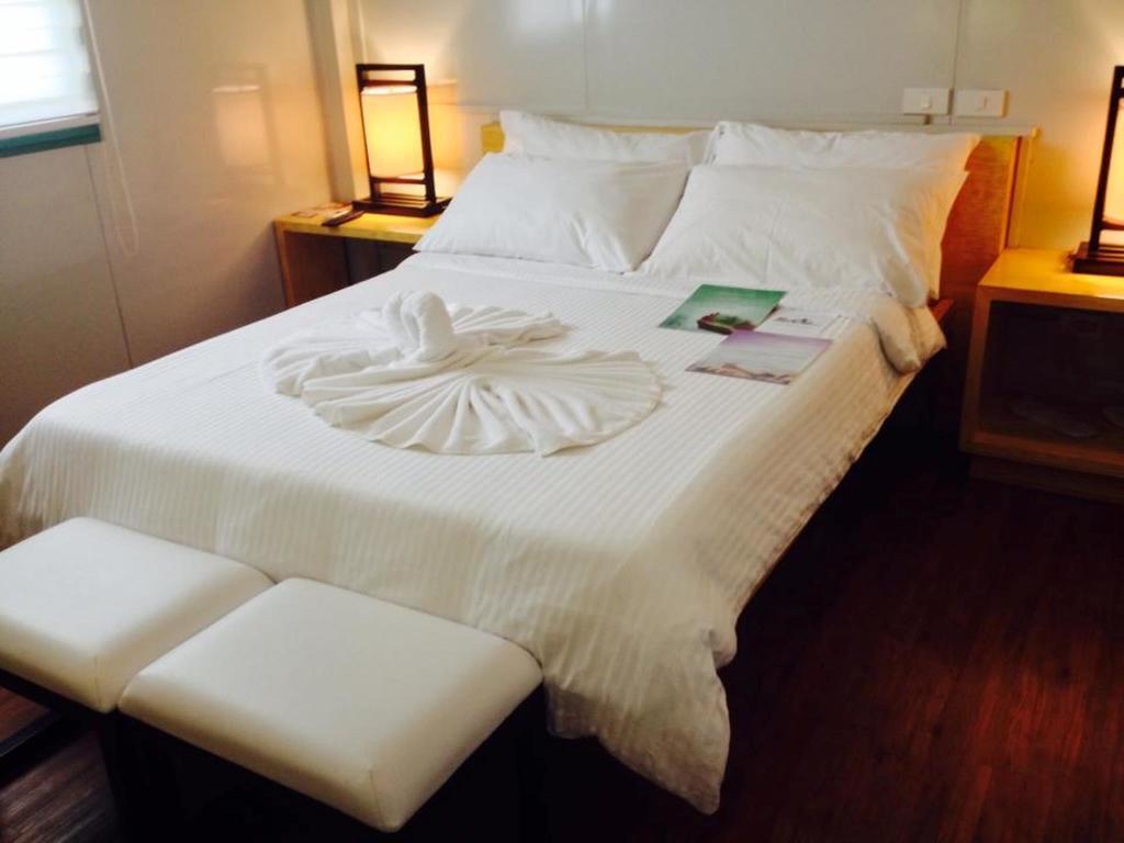 Shore Time Hotel - Annex Balabag  Esterno foto