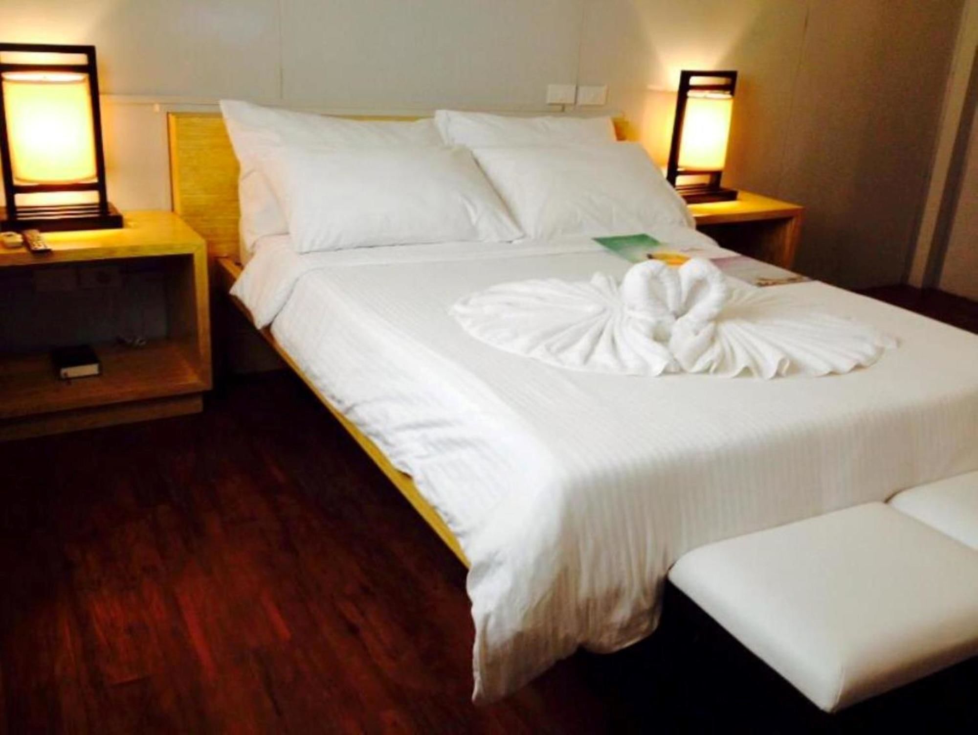 Shore Time Hotel - Annex Balabag  Esterno foto